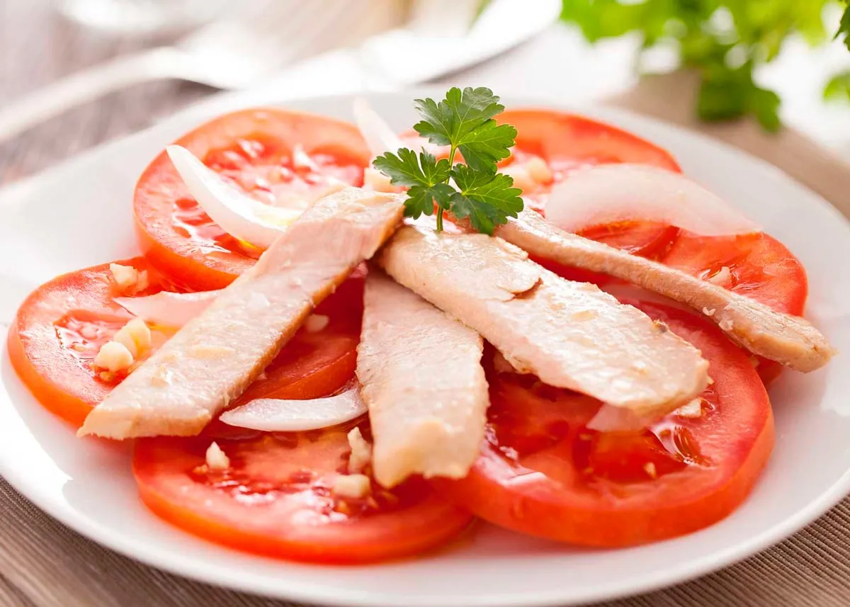 Ensalada de ventresca y tomate
